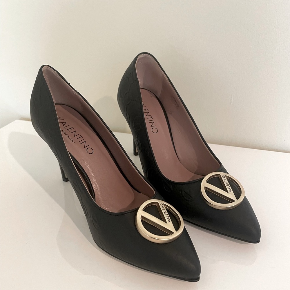 Valentino by Mario Valentino Clara Monogram Black Leather Pumps Size 8